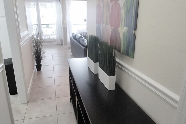 Building Photo - Beautiful  Furnished 1/1 condo x Rent  in Winter Park Next to Full Sail University !