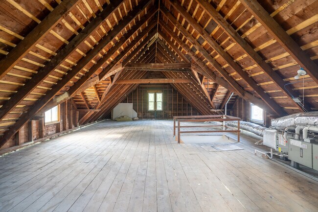 Building Photo - 10 Perry Hill Rd