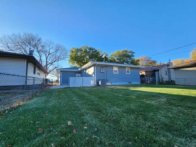 Building Photo - 1115 N Sherman Ave