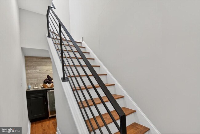 Building Photo - 2216 Almond St