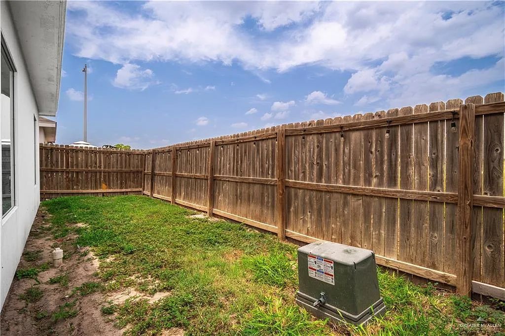 Building Photo - 2013 Stardust Ln