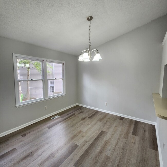 Building Photo - 5712 Finsbury Ct