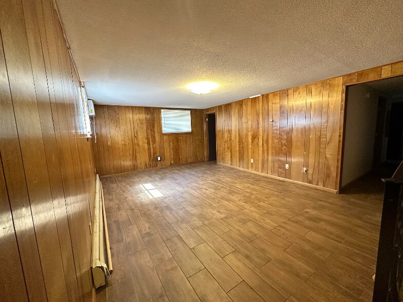 Building Photo - 1321 Division St