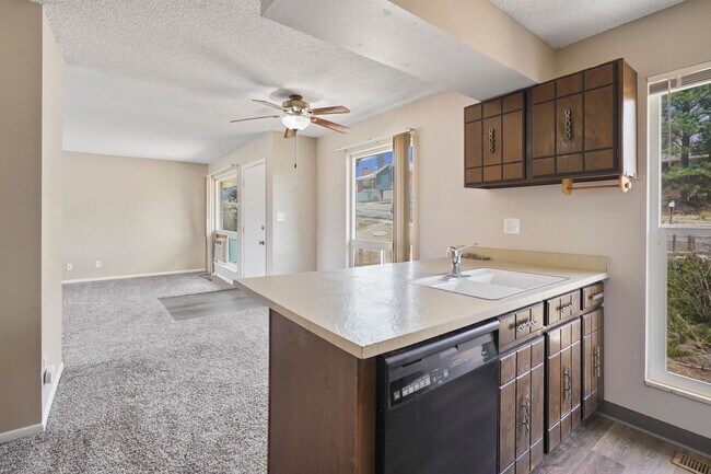 Building Photo - 608 Crown Ridge Dr