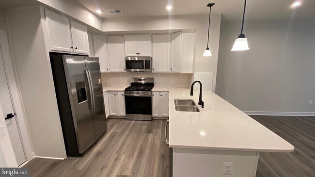 Building Photo - 2550 VERONA Pl