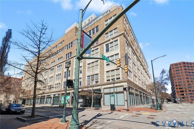 Building Photo - 230 N 6th St S