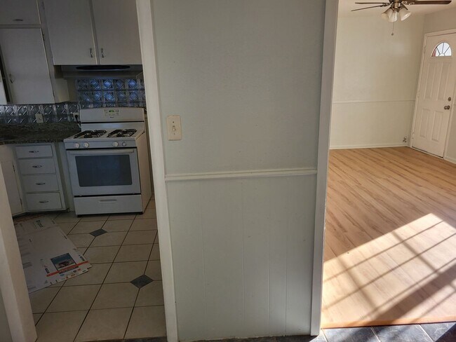 Building Photo - 614 Highland Ave