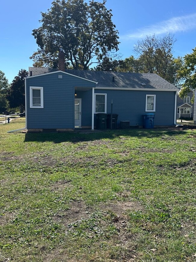 Building Photo - 700 Kern St