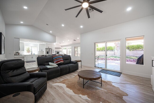 Building Photo - Sun CIty Summerlin 55+, Highly Upgraded, S...