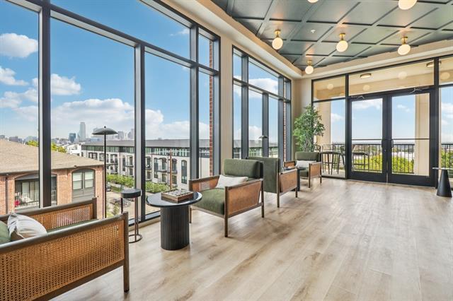 Building Photo - 405 N Ewing Ave