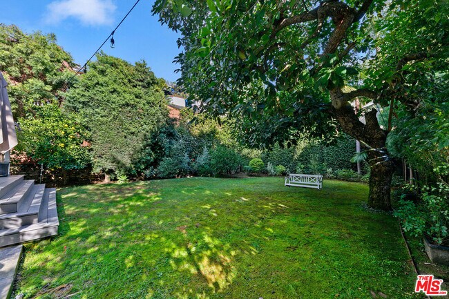 Building Photo - 1760 Nichols Canyon Rd