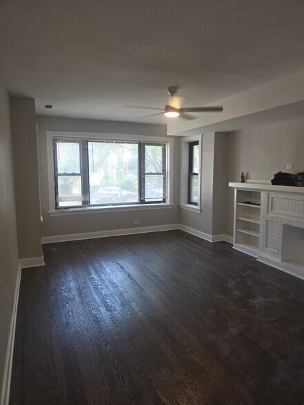 Building Photo - 4650 N Paulina St