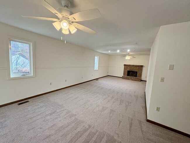 Building Photo - 5 Sweet Branch Ct