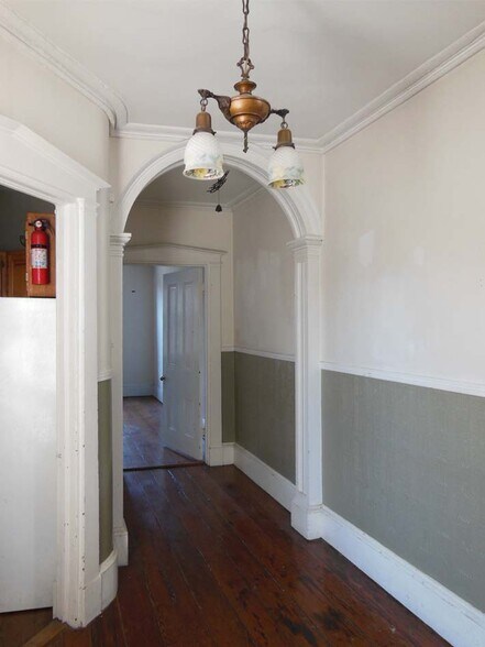 Building Photo - 421 Fairmount Ave