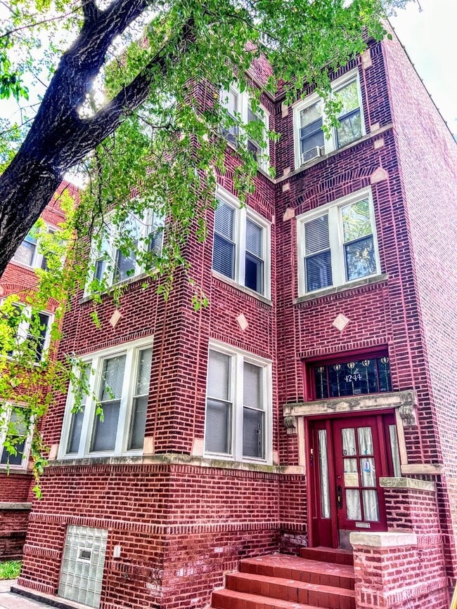 Primary Photo - 4244 N Spaulding Ave