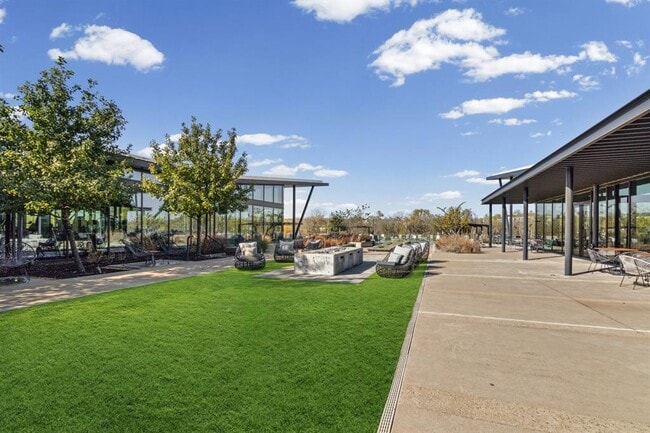 Building Photo - 7116 Silver Star Ln