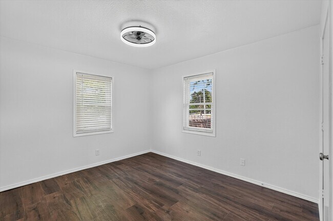 Building Photo - 815 Wilson Dr