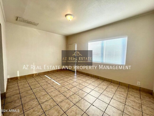 Building Photo - 1233 W Pierce St