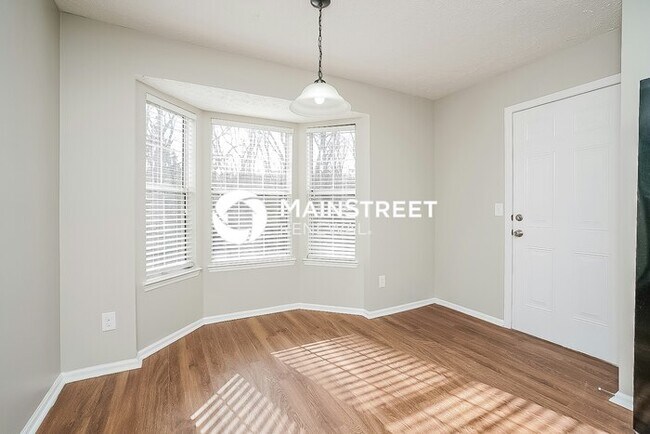 Building Photo - 3 Bedroom Pet-Friendly Home in Nashville, TN with Main Street Renewal