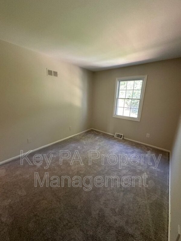 Building Photo - 517 S Coventry Ln