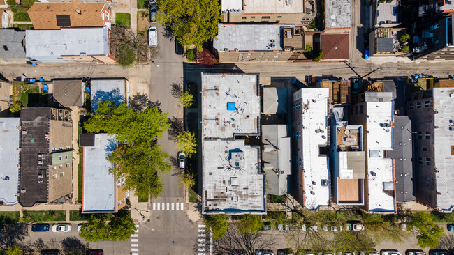 Building Photo - 2053 W Iowa St