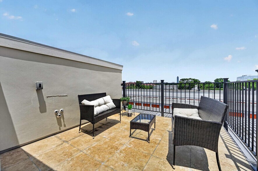 Building Photo - 2926 El Fenice Ln