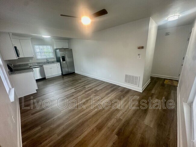 Building Photo - 1606 Parks Ave