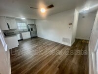 Building Photo - 1606 Parks Ave