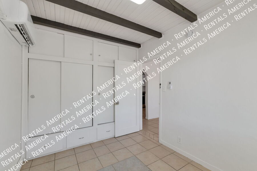 Building Photo - 3050 N Sparkman Blvd