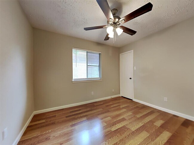Building Photo - 2218 Barrington Pl Dr