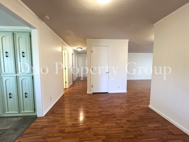 Building Photo - 2035 Harvard Dr
