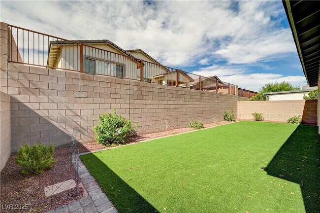 Building Photo - 2110 Millergrove Ave