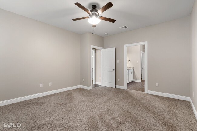 Building Photo - Beautiful 3 bedrooms 2 bathrooms