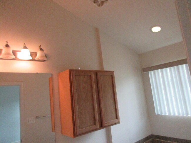 Building Photo - 469 Rolkin Rd