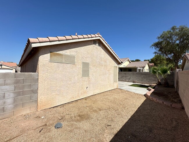 Building Photo - Montclaire Ridge