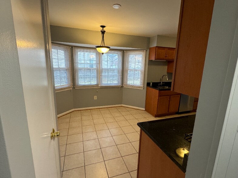 Building Photo - 3405 Glen Ave