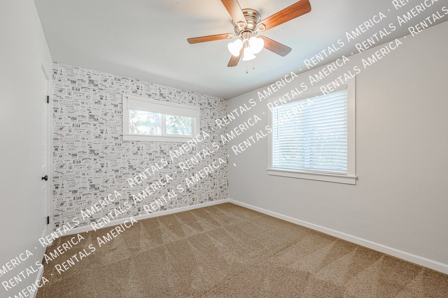 Building Photo - 1538 E Cedar St