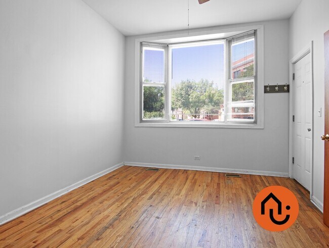 Building Photo - 1123 W 31st St