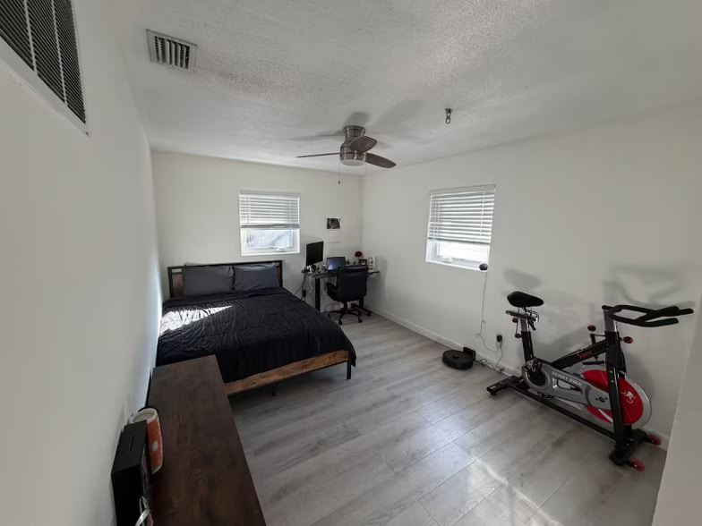 Building Photo - 5758 20th Ave N