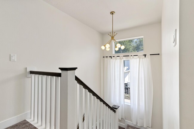 Building Photo - 414 E 8800 S