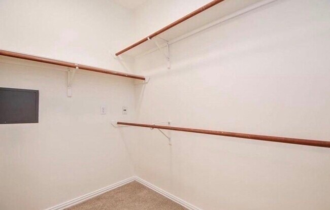 Building Photo - 12755 Mill Ridge Dr
