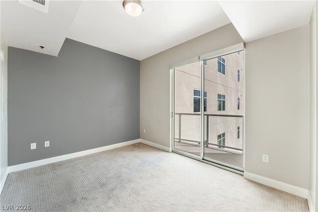 Building Photo - 150 S Las Vegas Blvd