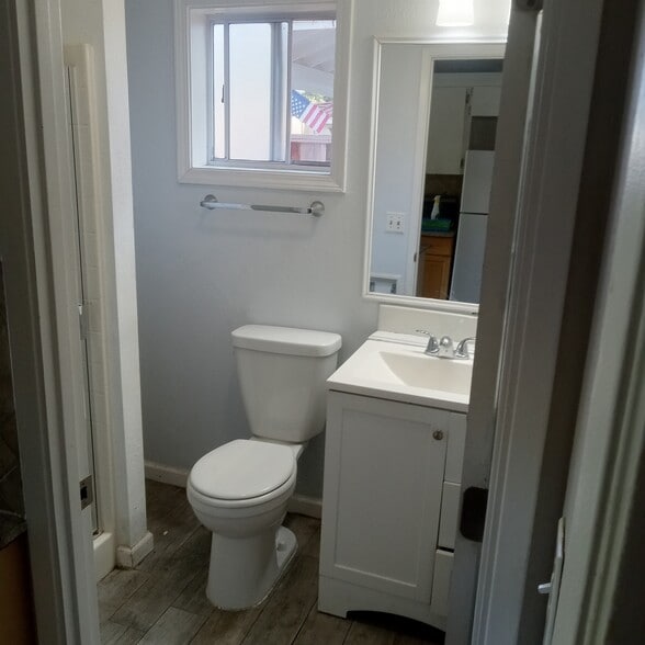 BATH - 5821 Chesbro Ave