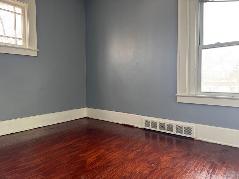 Building Photo - 386 Ridgeway Ave