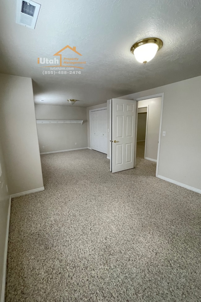 Building Photo - East Layton 6 Bdrm 3 Bth 2 car garage home.