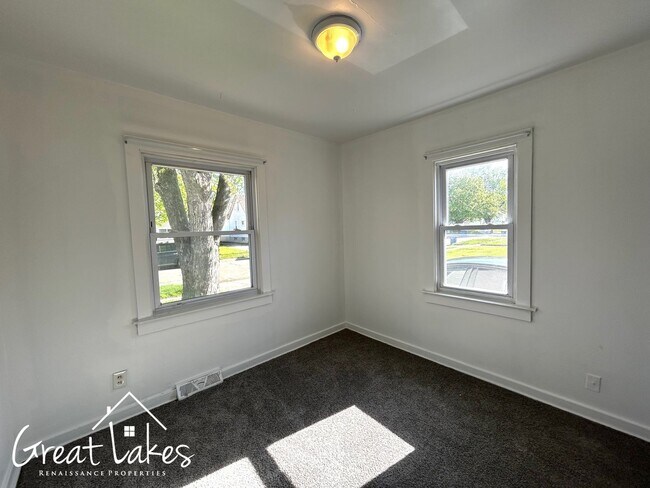 Building Photo - Charming 3 Bedroom 1 Bathroom now available for rent