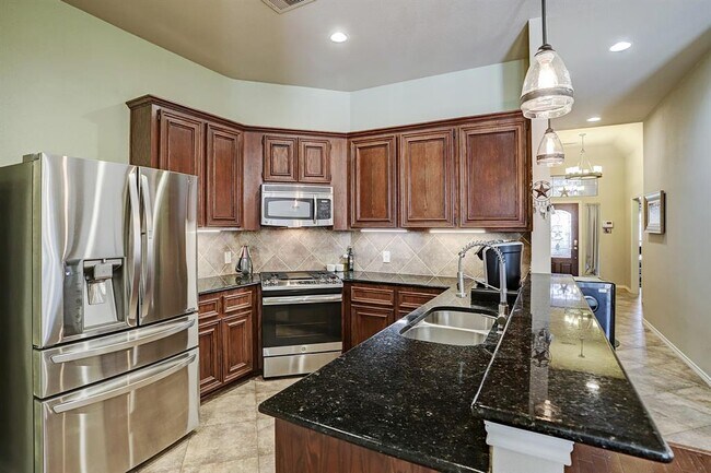 Building Photo - 6019 Lynwood Banks Ln