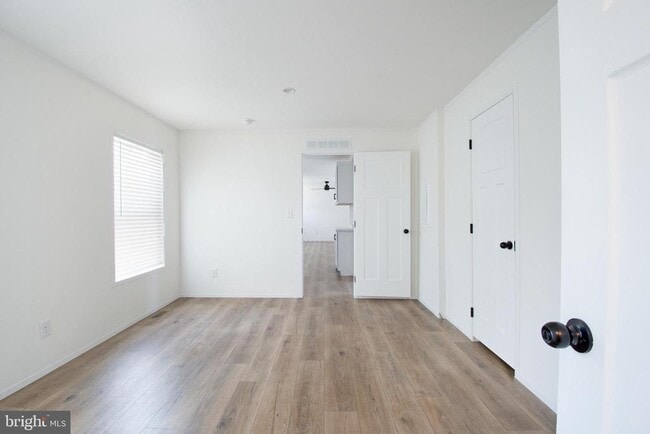 Building Photo - 161 Carnation Dr