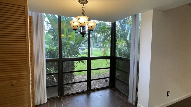Building Photo - Charming 2-Bed with Scenic Views in Boynton Beach