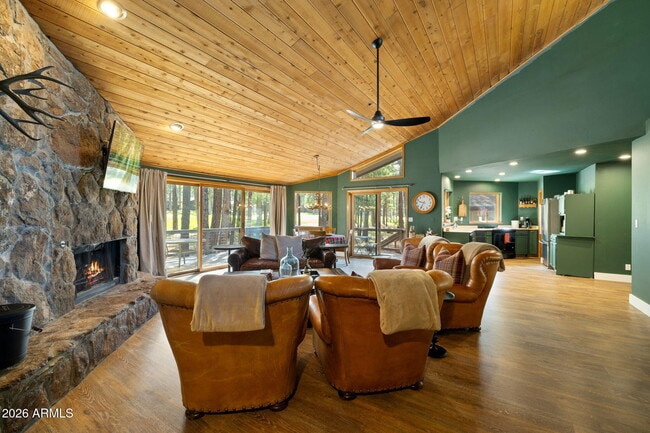 Building Photo - 2145 William Palmer